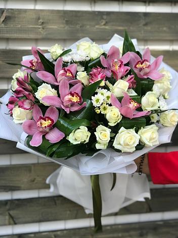 Букет цветов из: Розы и Хризантемы в Шунтуке