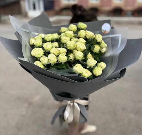 Букет Белые кустовые розы Солинеро в Шунтуке