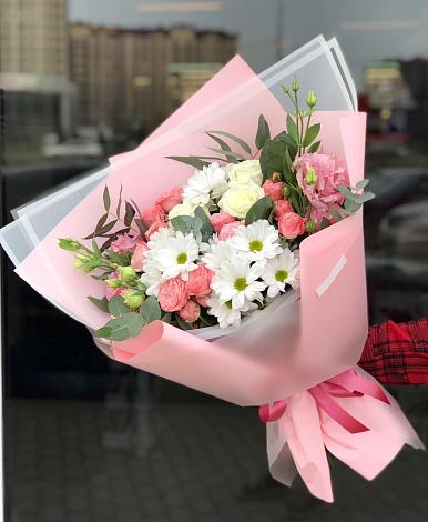 Букет цветов из: Розы, Лизиантусы и Хризантемы в Шунтуке